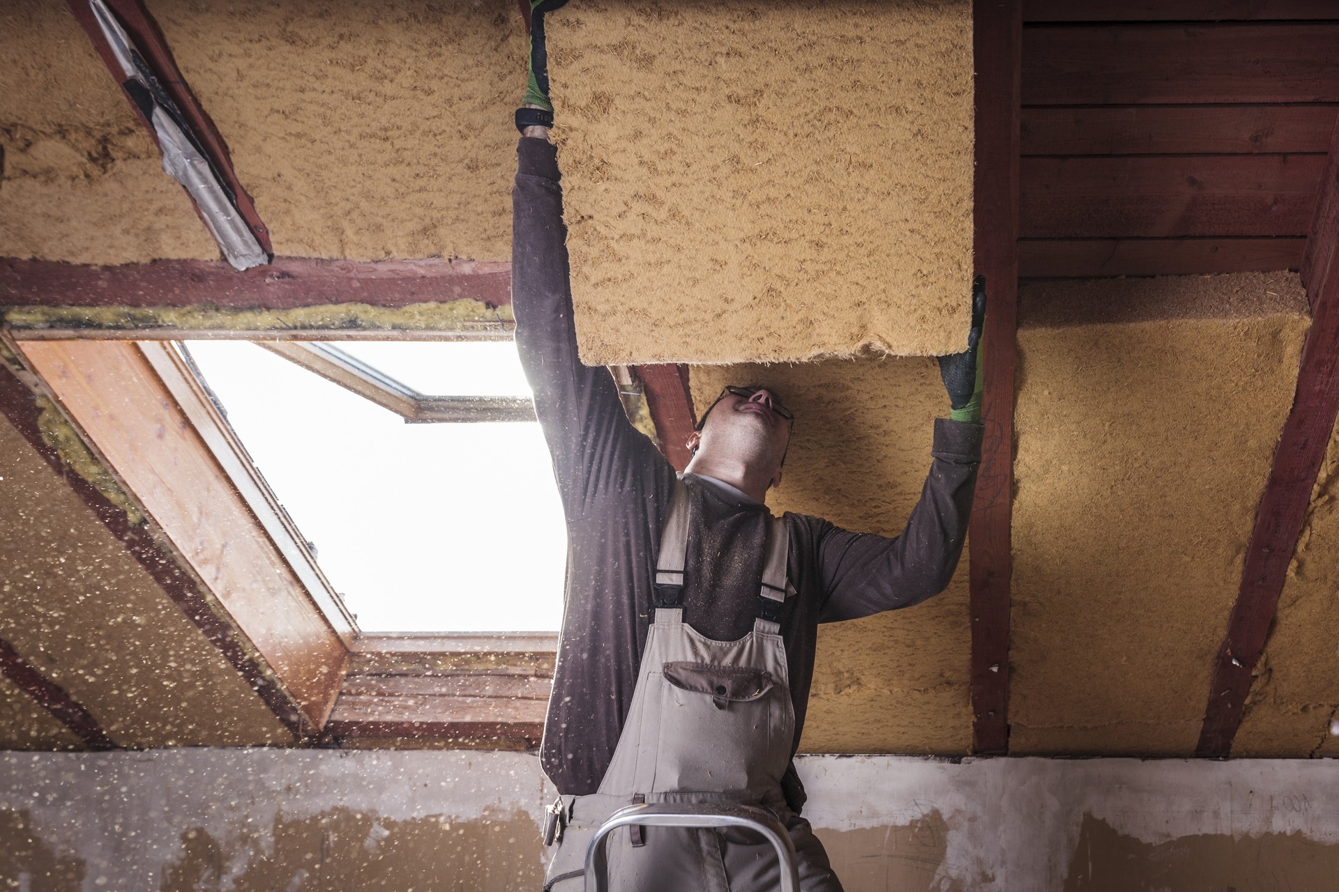 Woning wordt geïsoleerd, dat is mogelijk gemaakt door een bouwdepot tot € 100.000 per object tegen gunstige voorwaarden.