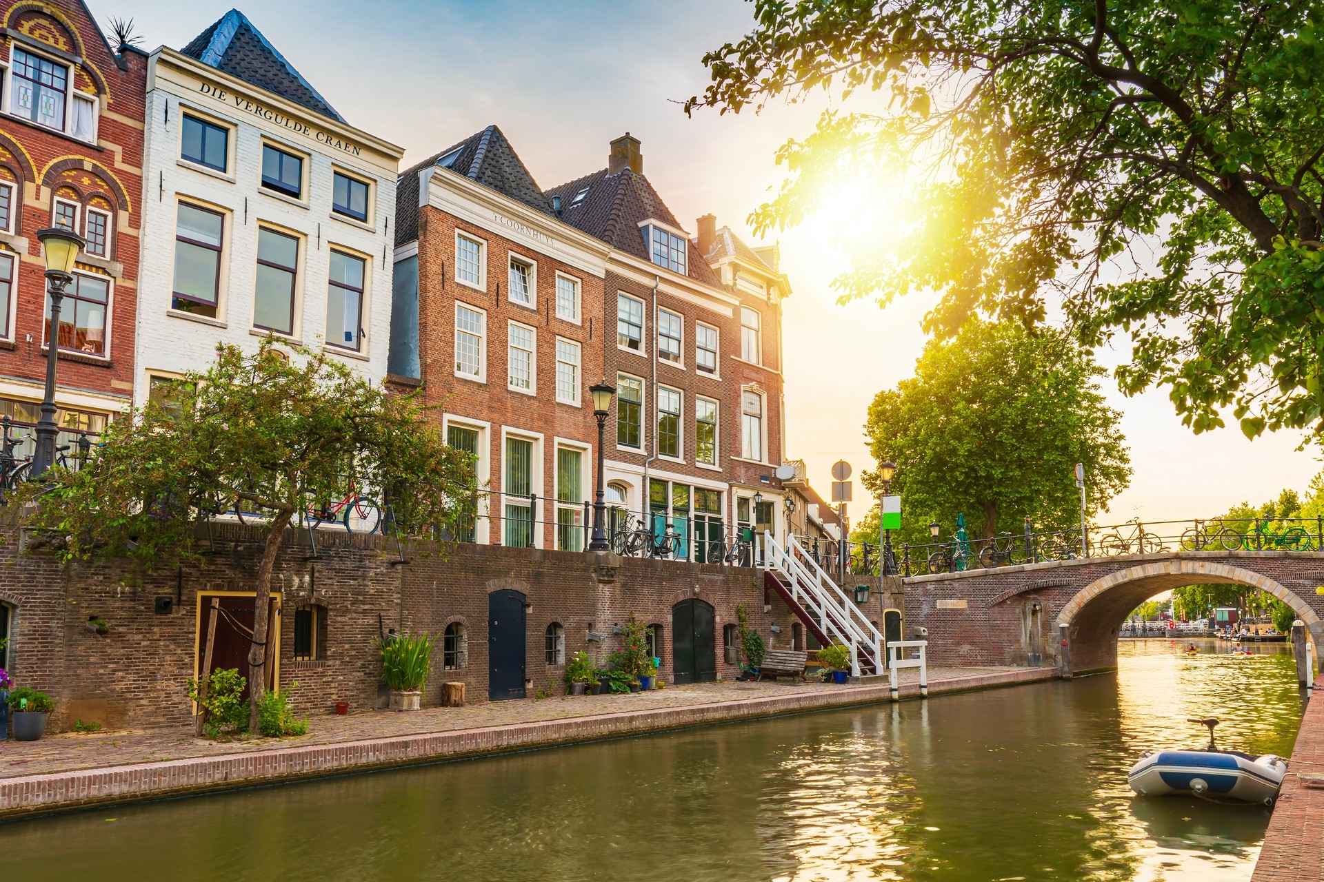 Bij Vitru draait het om korte lijnen en duurzame relaties. Ons ervaren team spreekt de taal van de vastgoedmarkt en investeert graag in persoonlijk contact. Zo weet je wat je aan elkaar hebt en vind je elkaar op de momenten die ertoe doen.